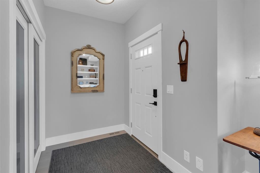 4616 82 Street Nw, Calgary, AB - Indoor Photo Showing Other Room