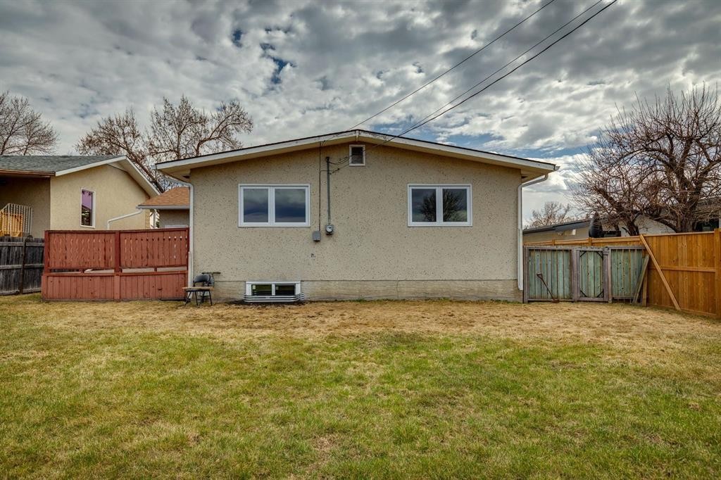 1212 Lake Sylvan Drive Se, Calgary, AB - Outdoor