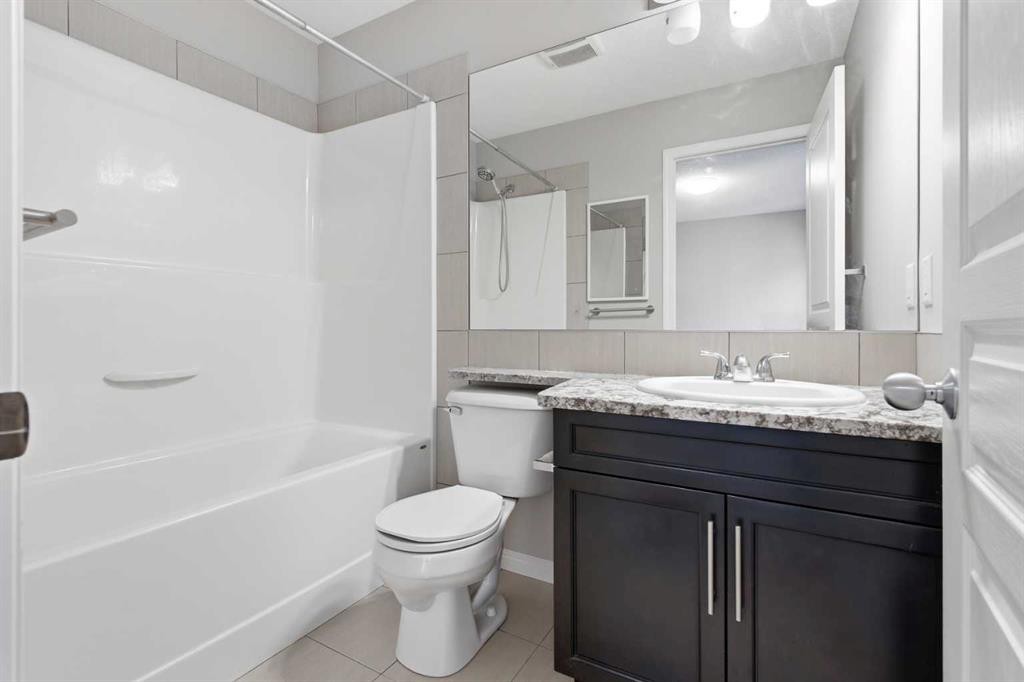 1404 Auburn Bay Square, Calgary, AB - Indoor Photo Showing Bathroom