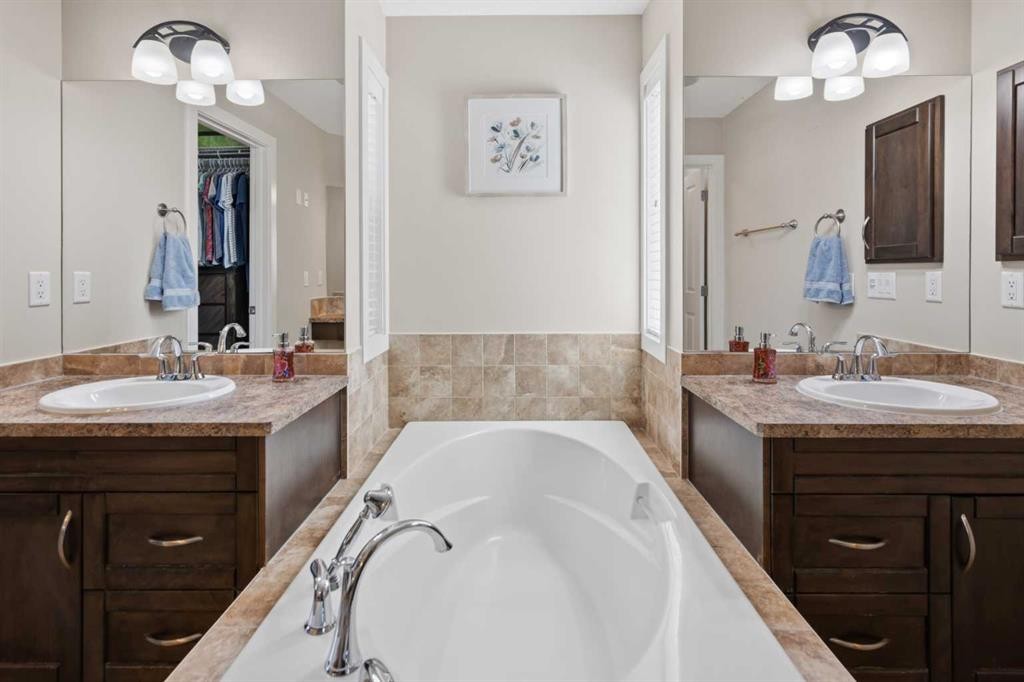 82 Brightonwoods Green Se, Calgary, AB - Indoor Photo Showing Bathroom