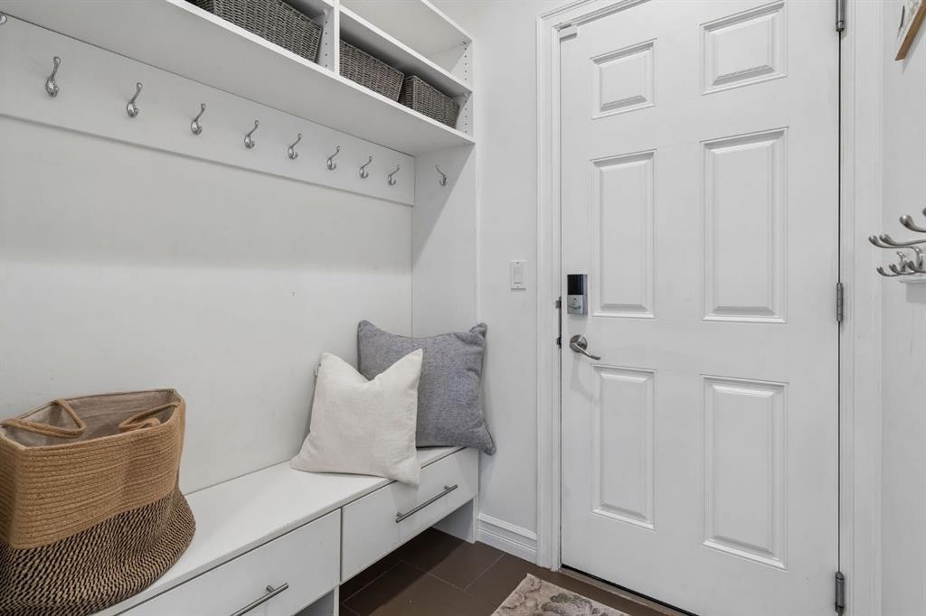 46 Aspenshire Place Sw, Calgary, AB - Indoor