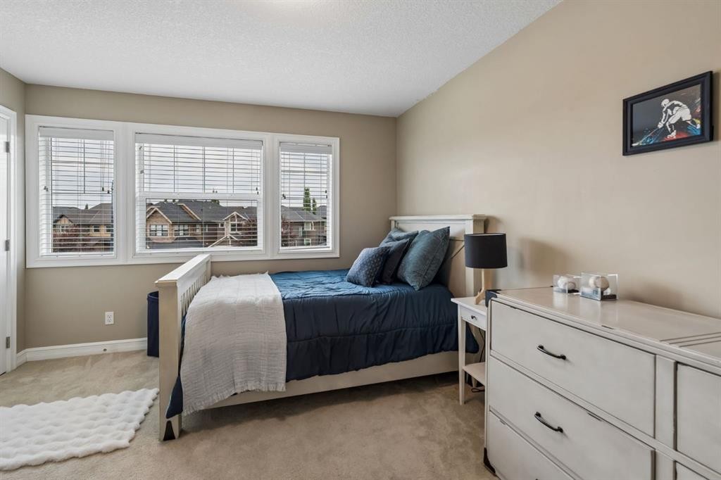 46 Aspenshire Place Sw, Calgary, AB - Indoor Photo Showing Bedroom
