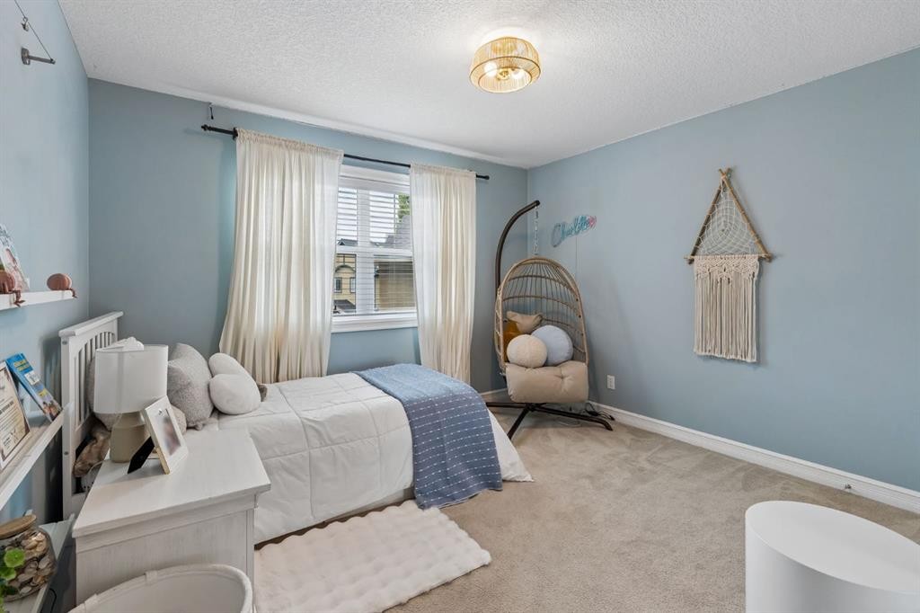 46 Aspenshire Place Sw, Calgary, AB - Indoor Photo Showing Bedroom