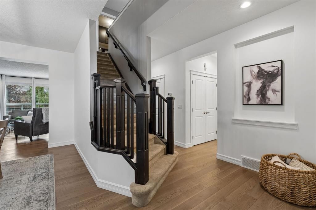 46 Aspenshire Place Sw, Calgary, AB - Indoor Photo Showing Other Room