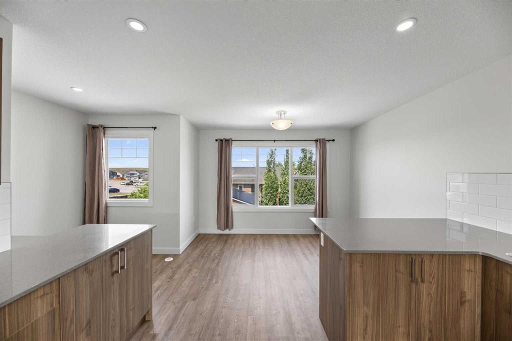 3 Park Lane, Didsbury, AB - Indoor Photo Showing Kitchen