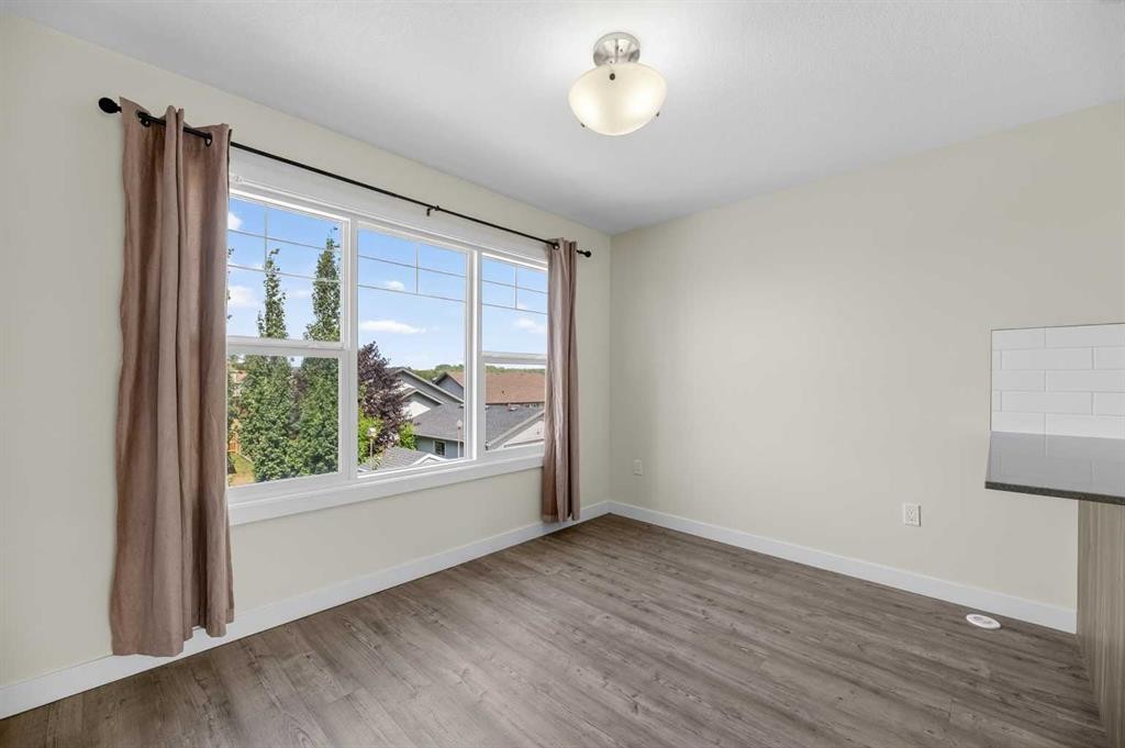 3 Park Lane, Didsbury, AB - Indoor Photo Showing Other Room