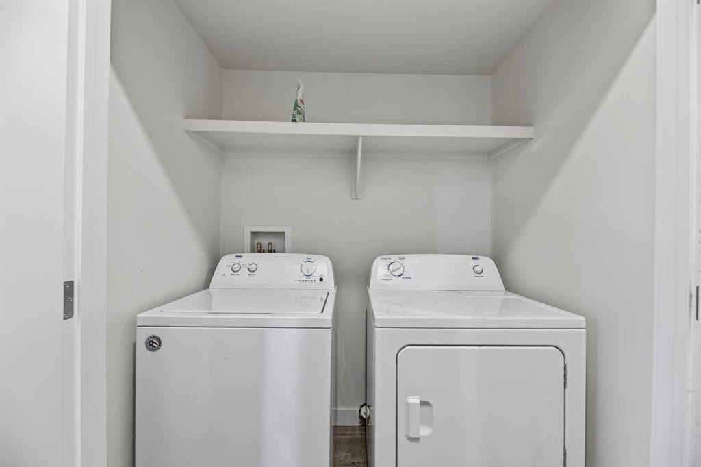 3 Park Lane, Didsbury, AB - Indoor Photo Showing Laundry Room