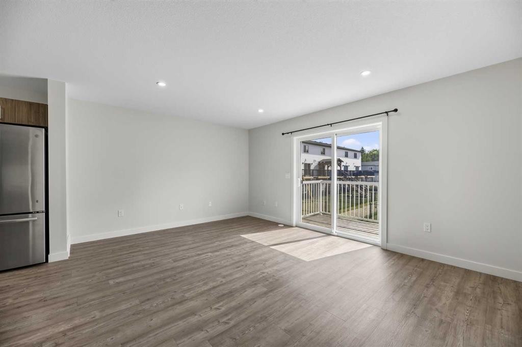 3 Park Lane, Didsbury, AB - Indoor Photo Showing Other Room