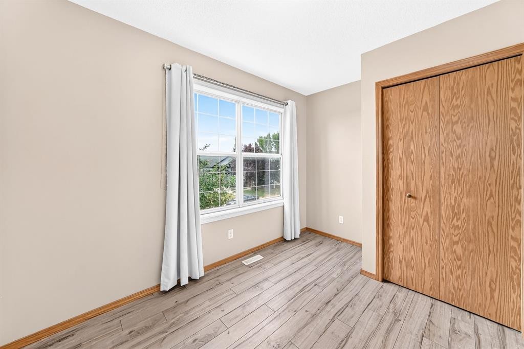 15 Coventry Link Ne, Calgary, AB