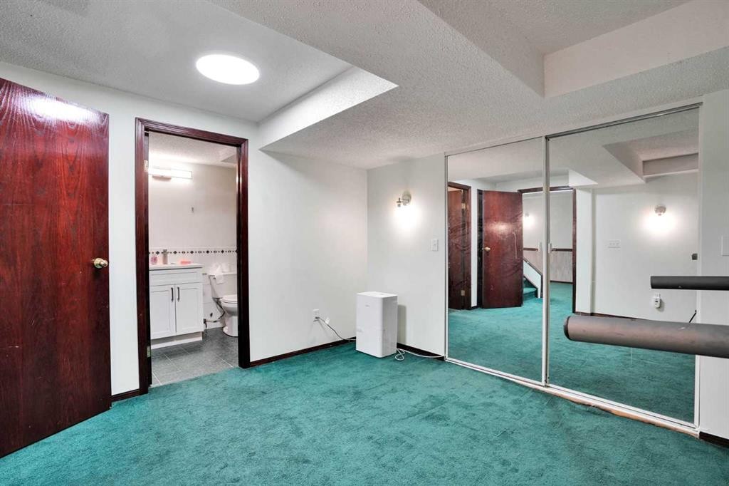 16 Sun Harbour Crescent Se, Calgary, AB - Indoor Photo Showing Other Room