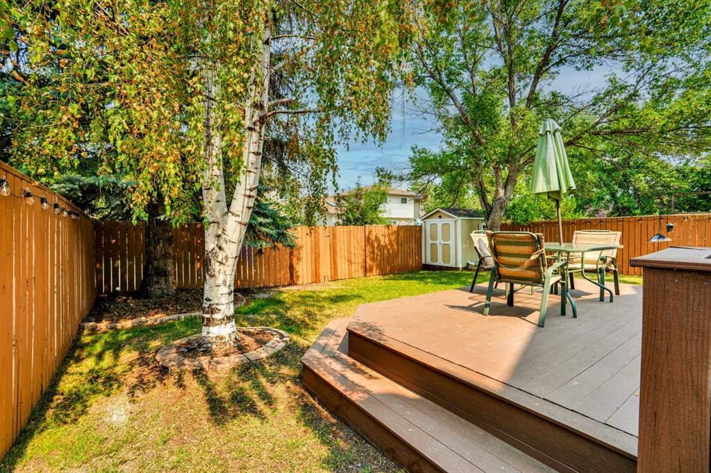 16 Sun Harbour Crescent Se, Calgary, AB - Outdoor