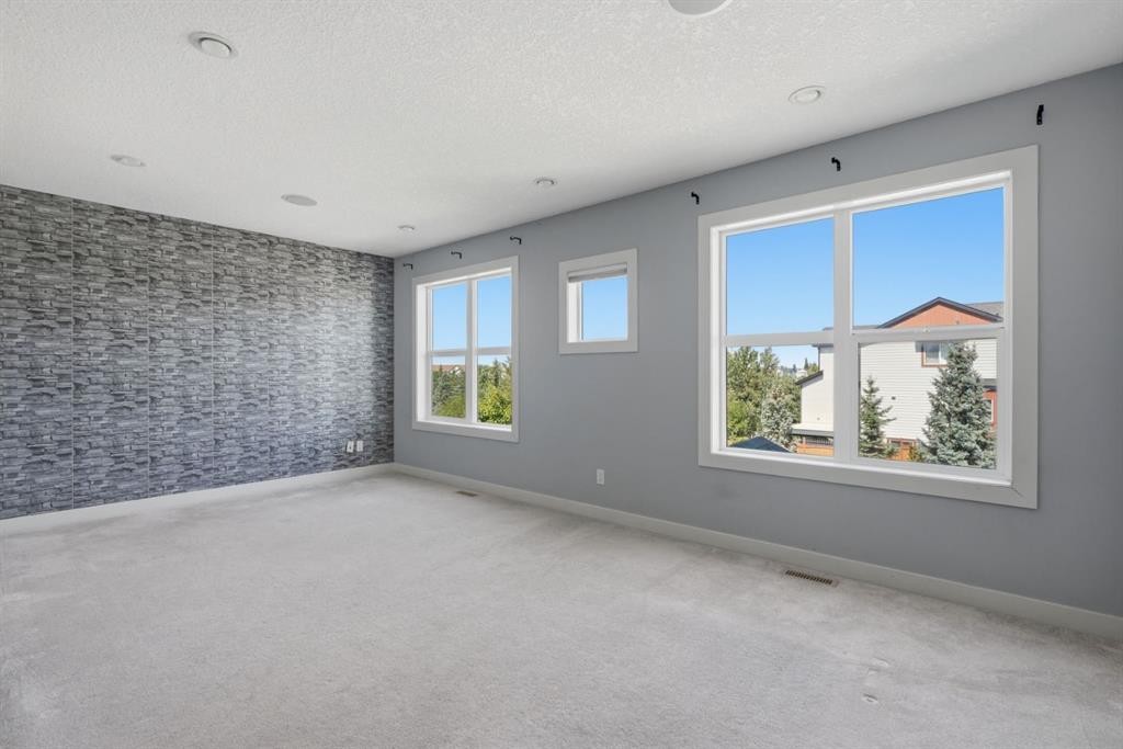 7 Copperleaf Terrace Se, Calgary, AB - Indoor Photo Showing Other Room