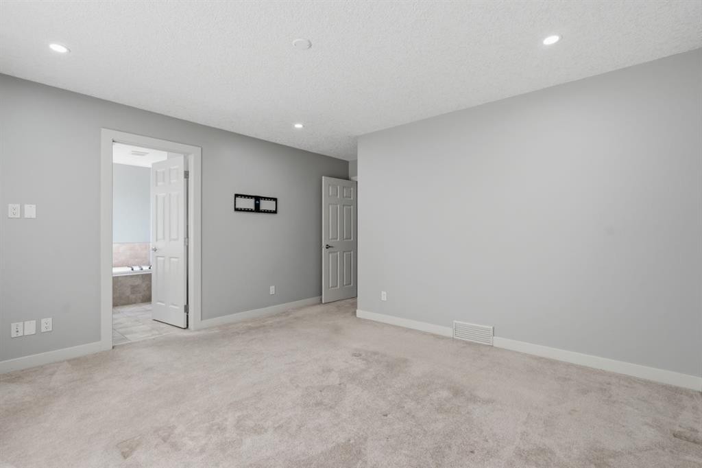 7 Copperleaf Terrace Se, Calgary, AB - Indoor Photo Showing Other Room