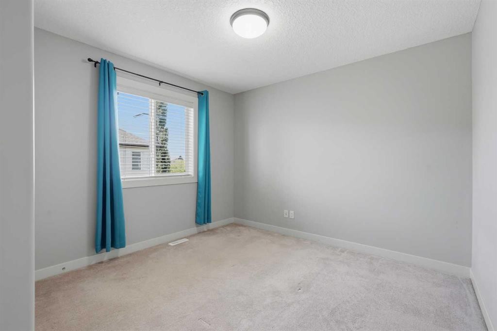 7 Copperleaf Terrace Se, Calgary, AB - Indoor Photo Showing Other Room