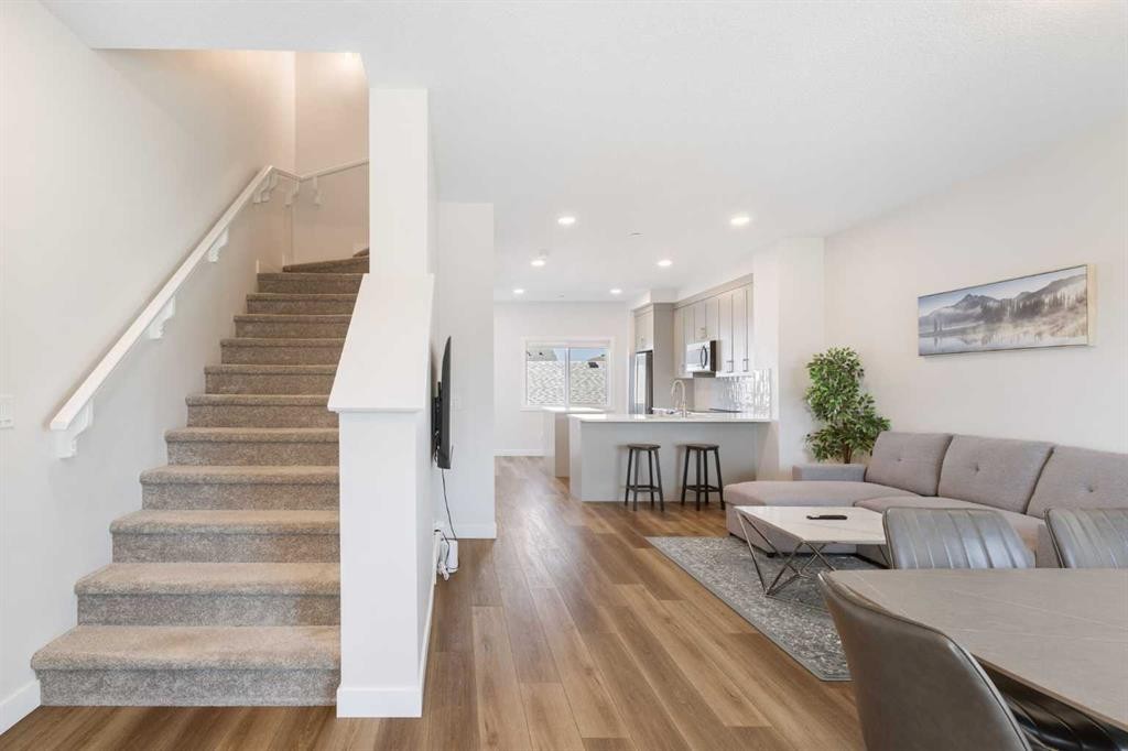 251 Lucas Boulevard Nw, Calgary, AB - Indoor