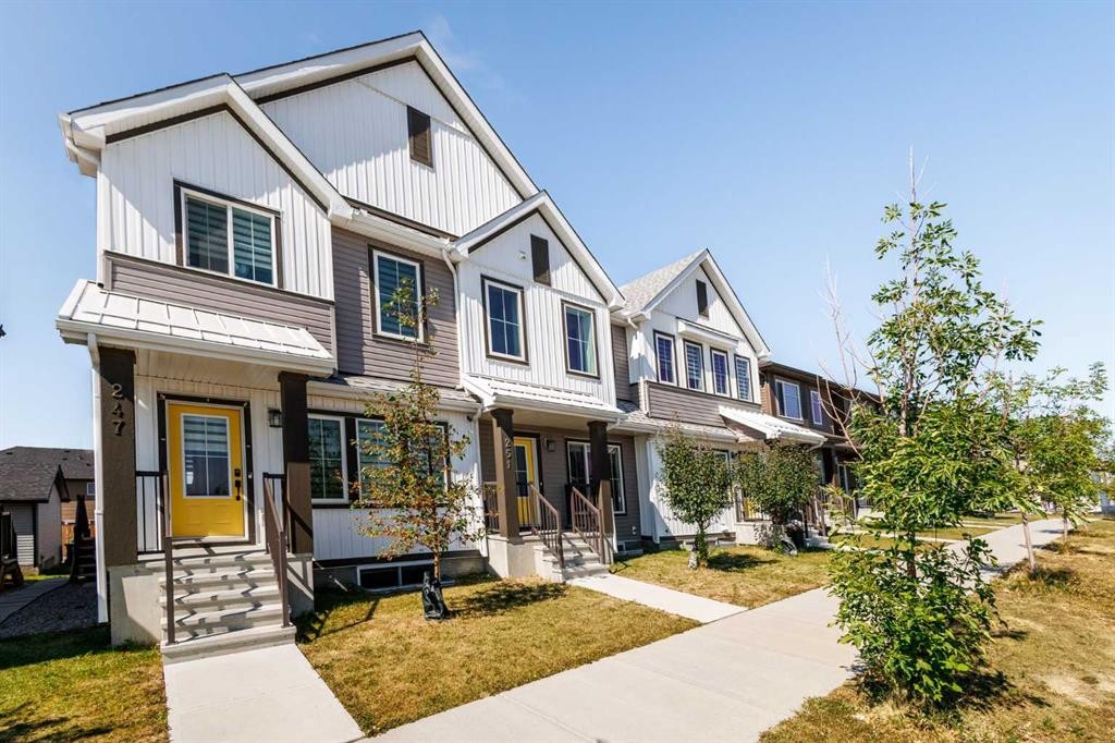 251 Lucas Boulevard Nw, Calgary, AB - Outdoor With Facade