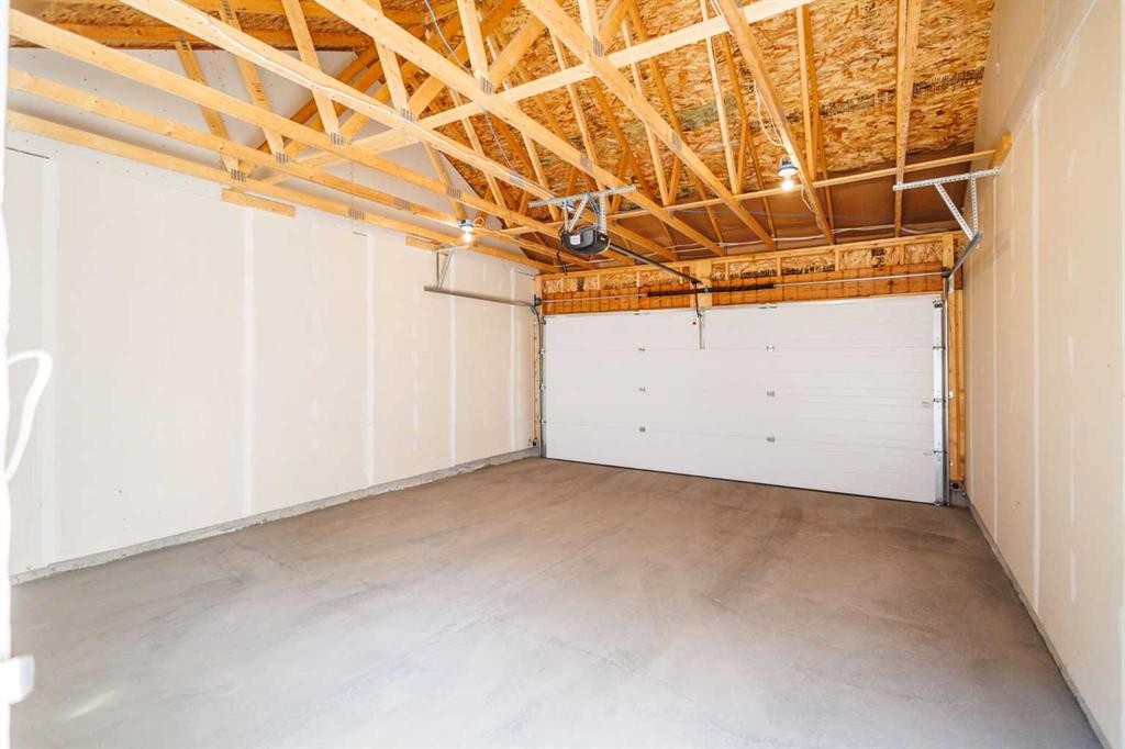 251 Lucas Boulevard Nw, Calgary, AB - Indoor Photo Showing Garage