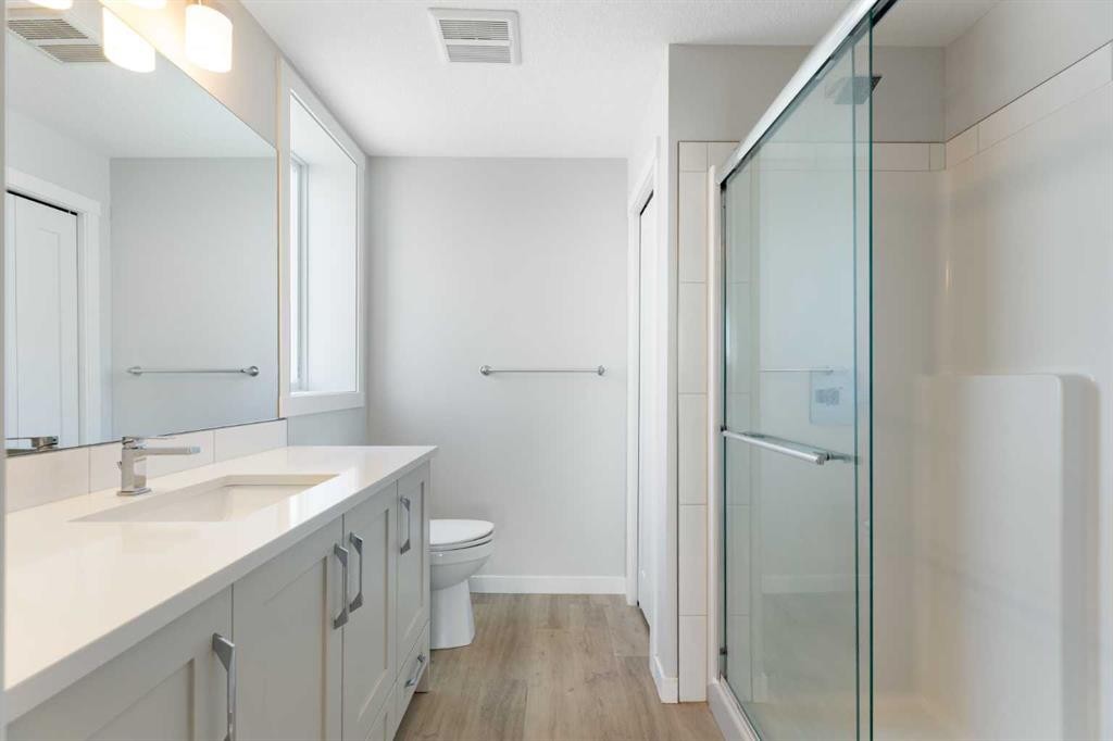 202-150 Shawnee Square Sw, Calgary, AB - Indoor Photo Showing Bathroom
