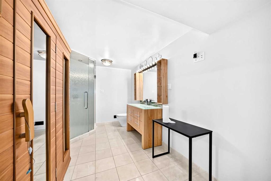 1376 Lake Sylvan Drive Se, Calgary, AB - Indoor Photo Showing Other Room