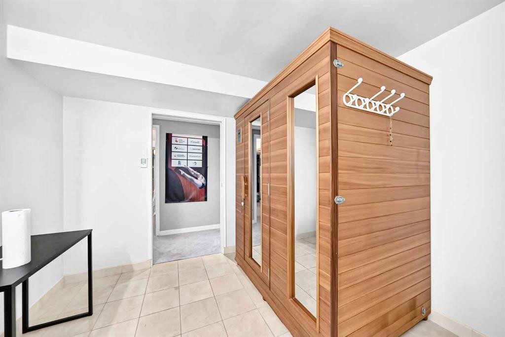 1376 Lake Sylvan Drive Se, Calgary, AB - Photo Showing Other Room