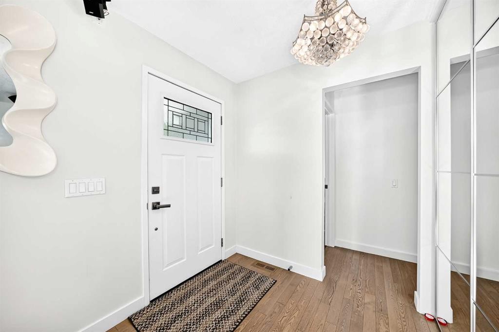 1376 Lake Sylvan Drive Se, Calgary, AB - Indoor Photo Showing Other Room