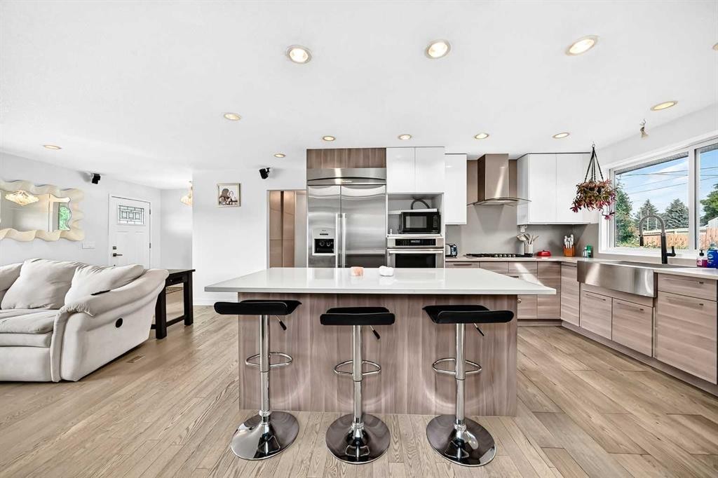 1376 Lake Sylvan Drive Se, Calgary, AB - Indoor Photo Showing Kitchen With Stainless Steel Kitchen With Upgraded Kitchen