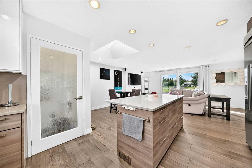 1376 Lake Sylvan Drive Se, Calgary, AB - Indoor