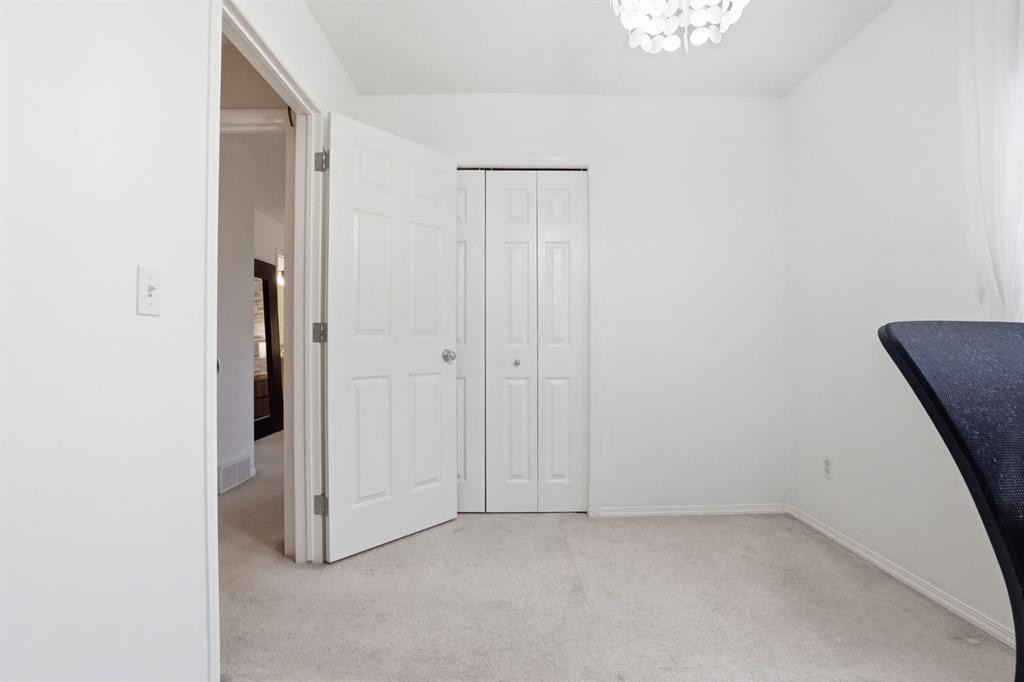 450 Elgin Way Se, Calgary, AB - Indoor Photo Showing Bathroom
