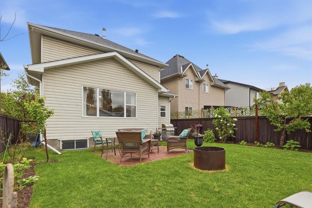 450 Elgin Way Se, Calgary, AB - Outdoor