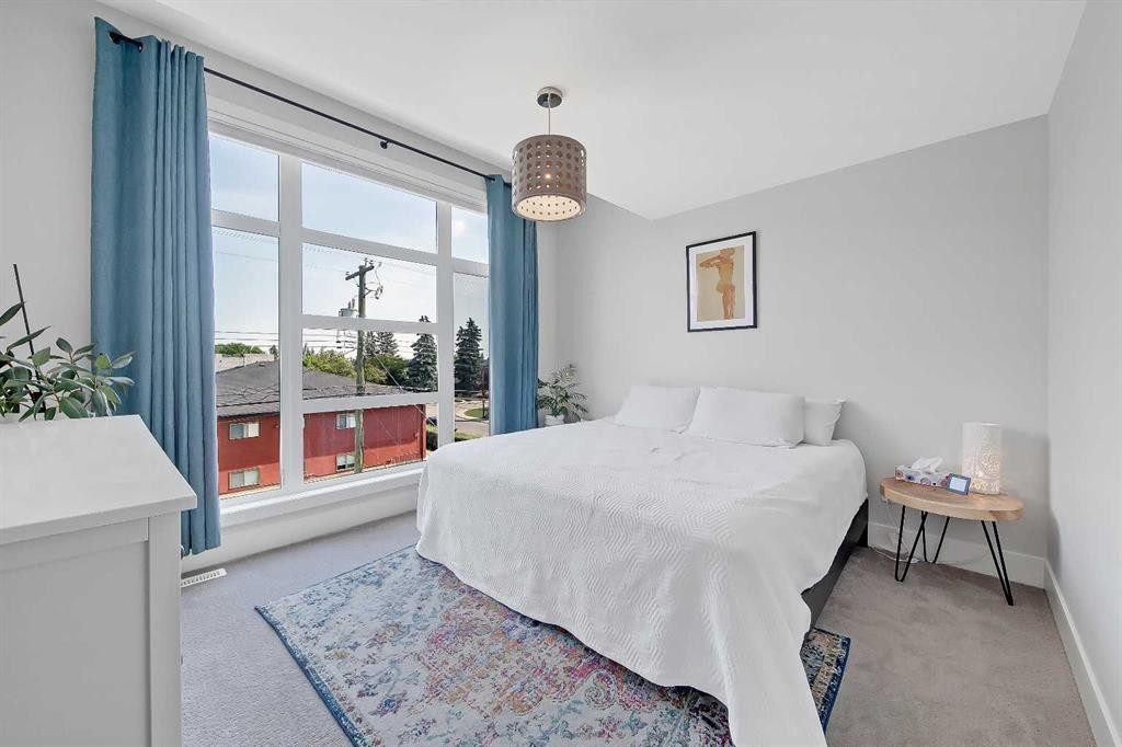 2-1936 25A Street Sw, Calgary, AB - Indoor Photo Showing Bedroom