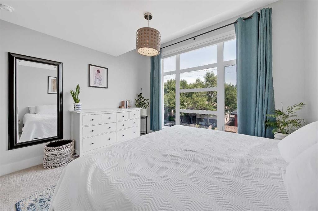 2-1936 25A Street Sw, Calgary, AB - Indoor Photo Showing Bedroom