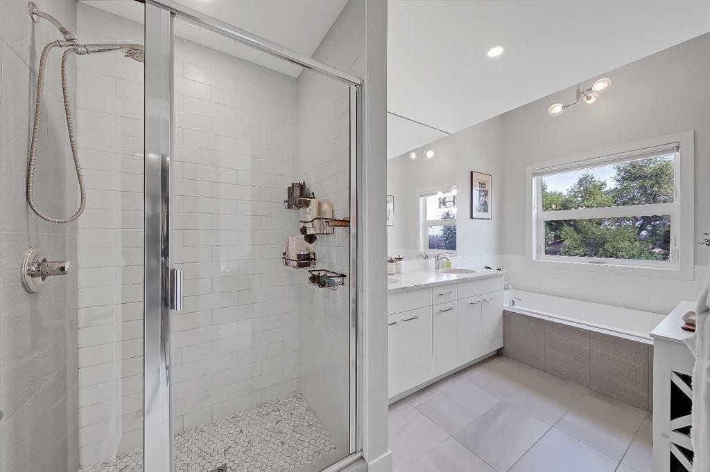 2-1936 25A Street Sw, Calgary, AB - Indoor Photo Showing Bathroom