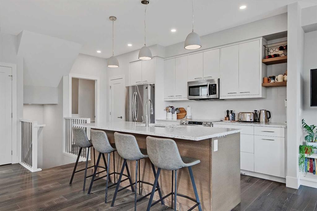 2-1936 25A Street Sw, Calgary, AB - Indoor Photo Showing Kitchen With Upgraded Kitchen