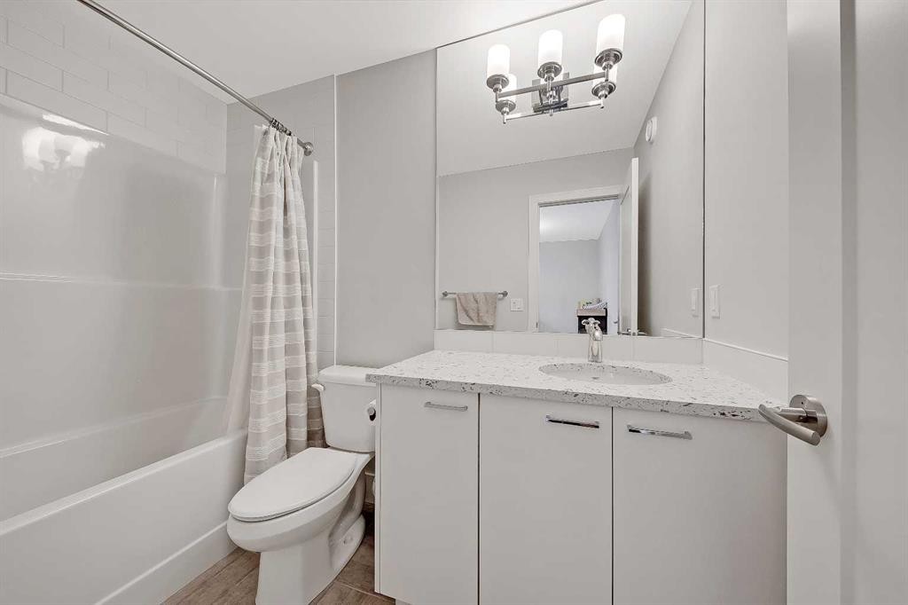 2-1936 25A Street Sw, Calgary, AB - Indoor Photo Showing Bathroom