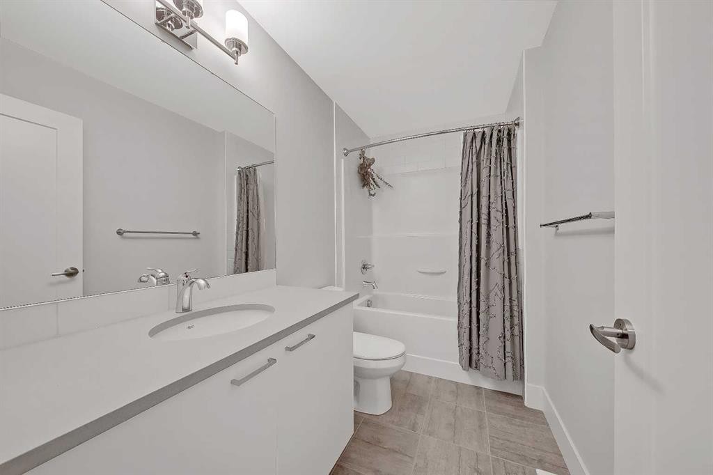 2-1936 25A Street Sw, Calgary, AB - Indoor Photo Showing Bathroom