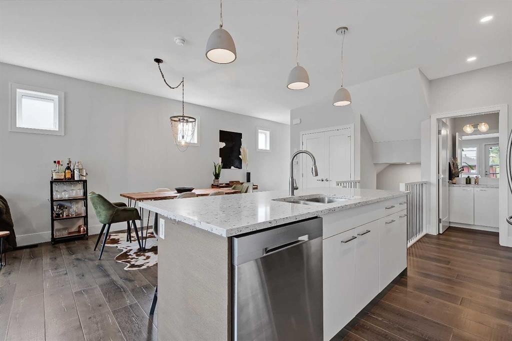 2-1936 25A Street Sw, Calgary, AB - Indoor Photo Showing Kitchen With Upgraded Kitchen