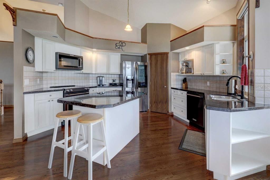 321 Gleneagles View, Cochrane, AB - Indoor Photo Showing Kitchen With Double Sink With Upgraded Kitchen