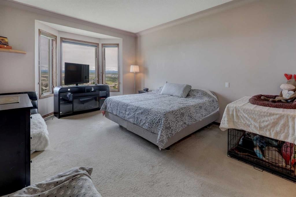 321 Gleneagles View, Cochrane, AB - Indoor Photo Showing Bedroom