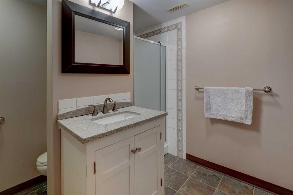 321 Gleneagles View, Cochrane, AB - Indoor Photo Showing Bathroom