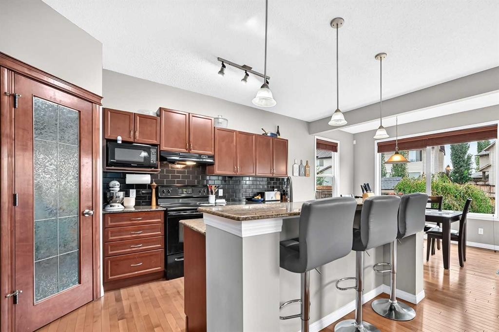 121 Chapalina Heights Se, Calgary, AB - Indoor Photo Showing Kitchen