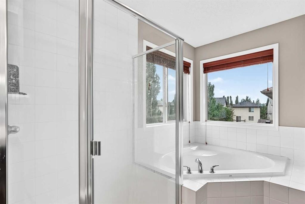 121 Chapalina Heights Se, Calgary, AB - Indoor Photo Showing Bathroom