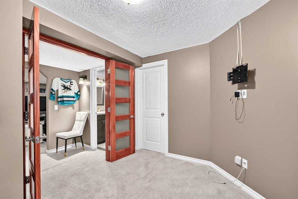 121 Chapalina Heights Se, Calgary, AB - Indoor