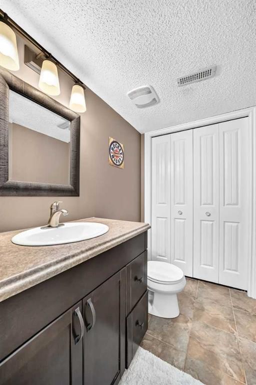 121 Chapalina Heights Se, Calgary, AB - Indoor Photo Showing Bathroom