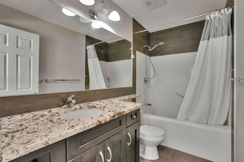 126 Panatella Crescent Nw, Calgary, AB - Indoor Photo Showing Bathroom