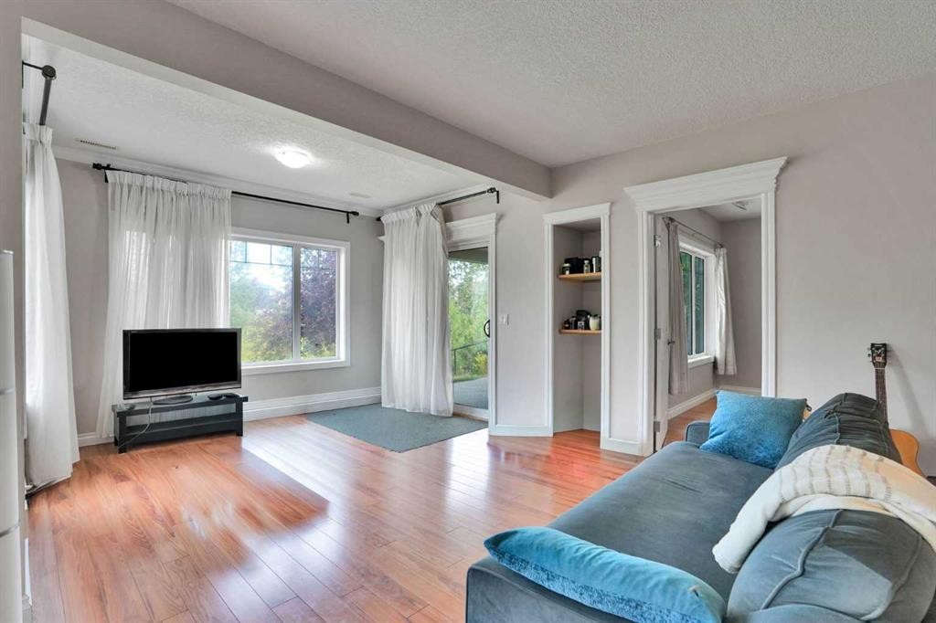 126 Panatella Crescent Nw, Calgary, AB - Indoor Photo Showing Living Room