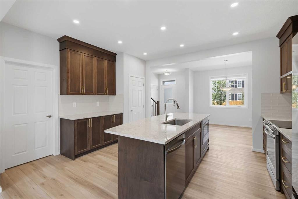 199 Carringham Road Nw, Calgary, AB - Indoor Photo Showing Kitchen With Upgraded Kitchen