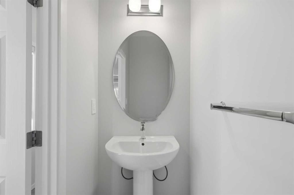 199 Carringham Road Nw, Calgary, AB - Indoor Photo Showing Bathroom
