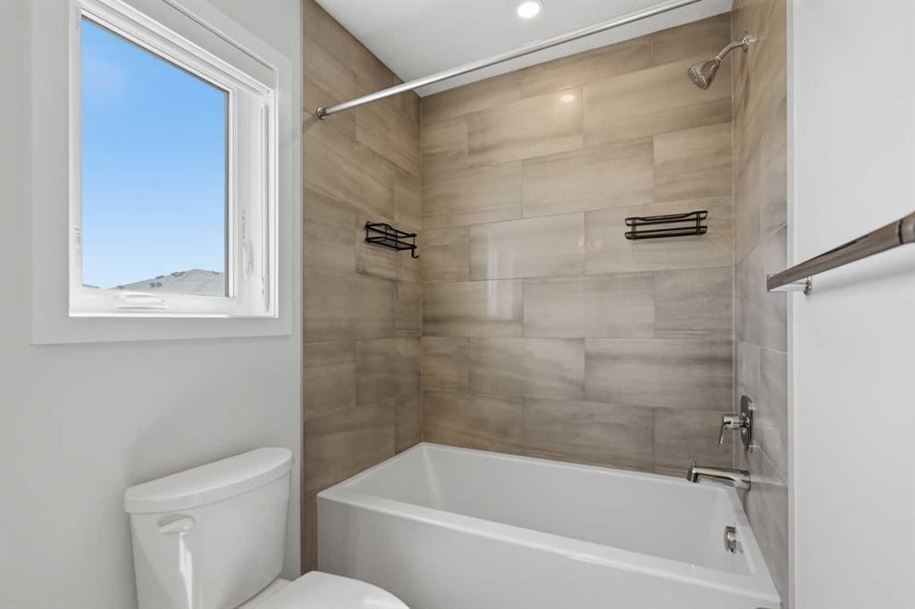 199 Carringham Road Nw, Calgary, AB - Indoor Photo Showing Bathroom