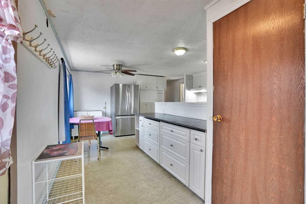 903 Briar Crescent, Strathmore, AB - Indoor Photo Showing Kitchen