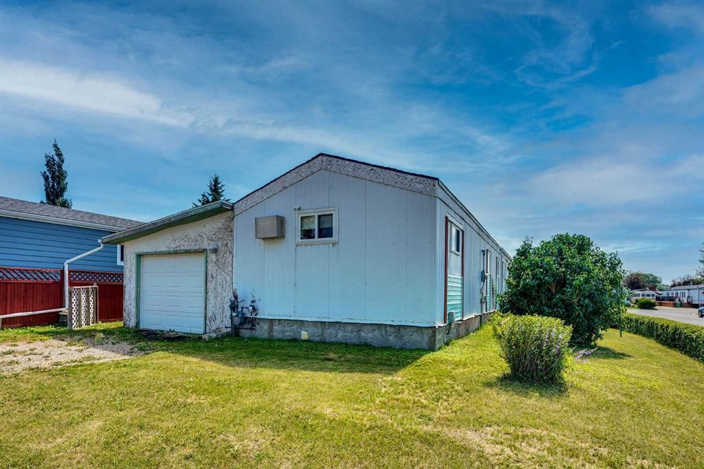 903 Briar Crescent, Strathmore, AB - Outdoor